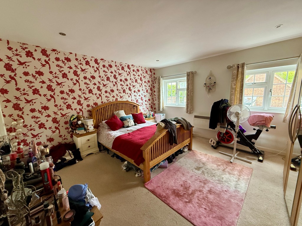 Lot: 27 - VACANT COMMERCIAL AND RESIDENTIAL PROPERTY - Bedroom one